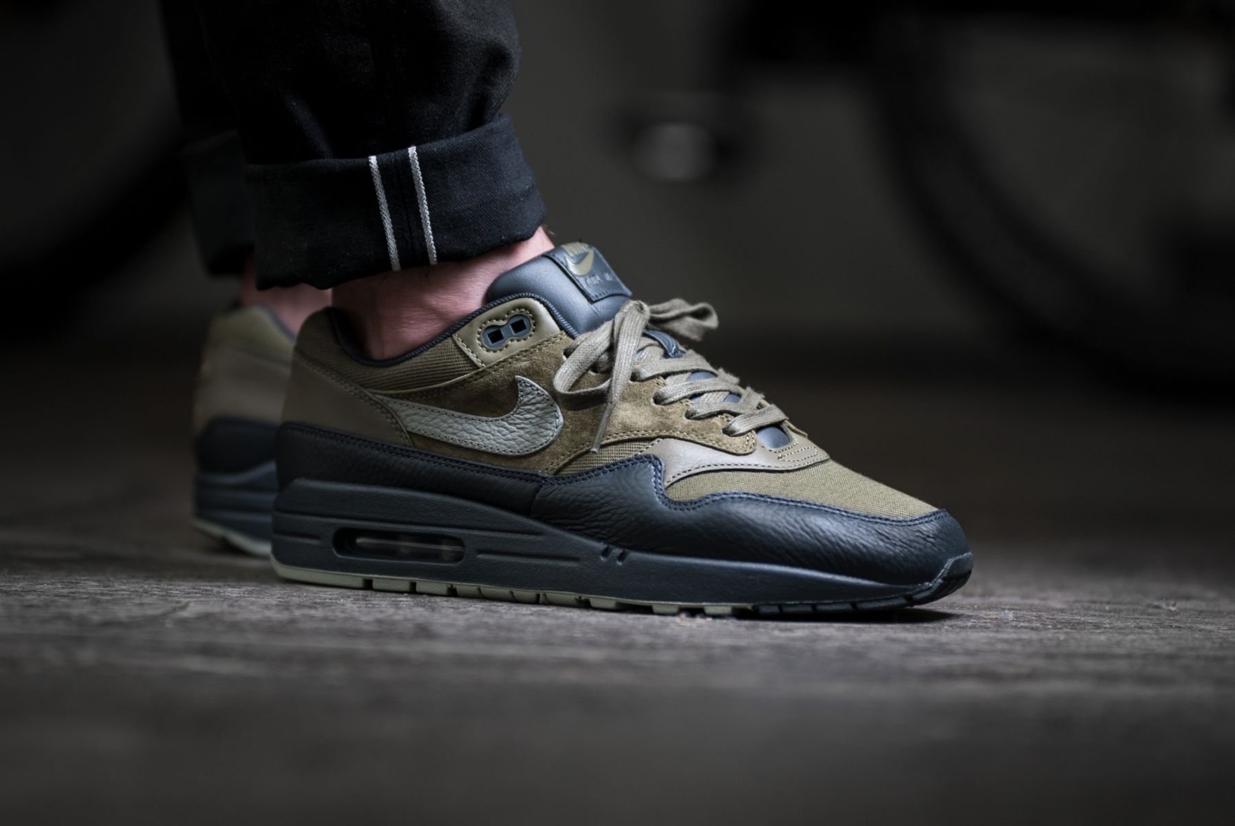 Air max dark stucco hotsell